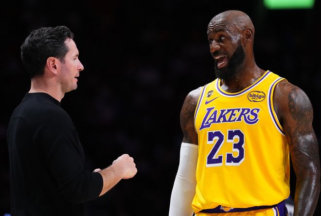 41岁詹姆斯背靠背三双追平历史纪录 湖人全胜延