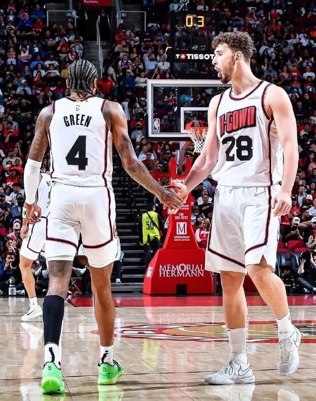 杰伦-格林爆发率队胜雄鹿 火箭球迷质疑乌度卡执