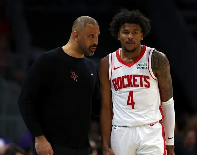 杰伦-格林爆发率队胜雄鹿 火箭球迷质疑乌度卡执