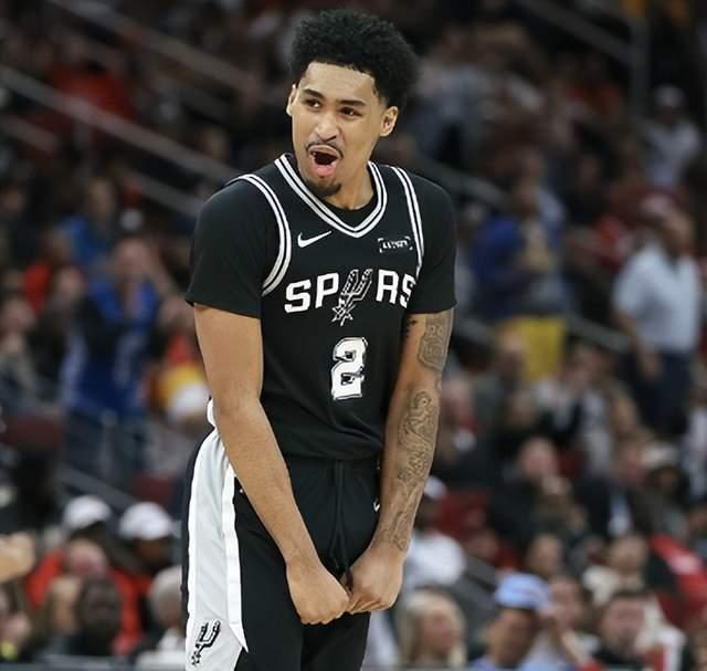 杰伦-格林爆发率队胜雄鹿 火箭球迷质疑乌度卡执