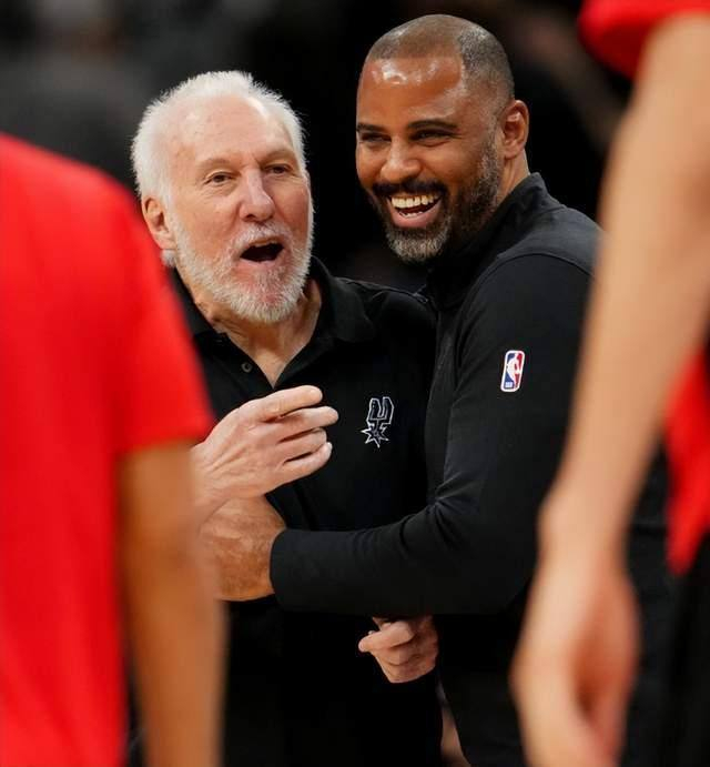 杰伦-格林爆发率队胜雄鹿 火箭球迷质疑乌度卡执