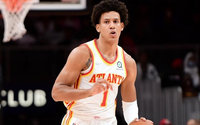 老鹰11连胜创NBA纪录 杰伦约翰逊准三双引领逆袭