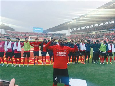 辽京对决再现中超经典战役 辽沈球迷热情助阵