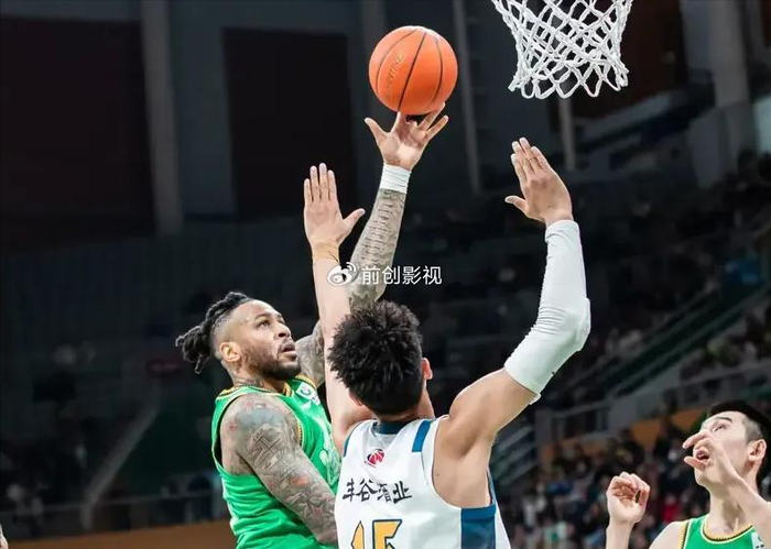 辽宁男篮大胜四川队 莱迪首秀惊艳张陈治锋单节